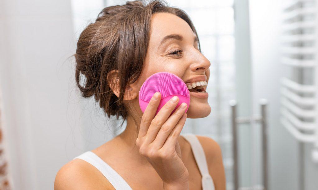 Yüz Temizleme Cihazı Duş Öncesi mi Yoksa Duş Sonrası mı Kullanılmalıdır?